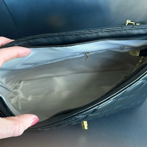 Quilted Black Purse - Picture 5 of 8